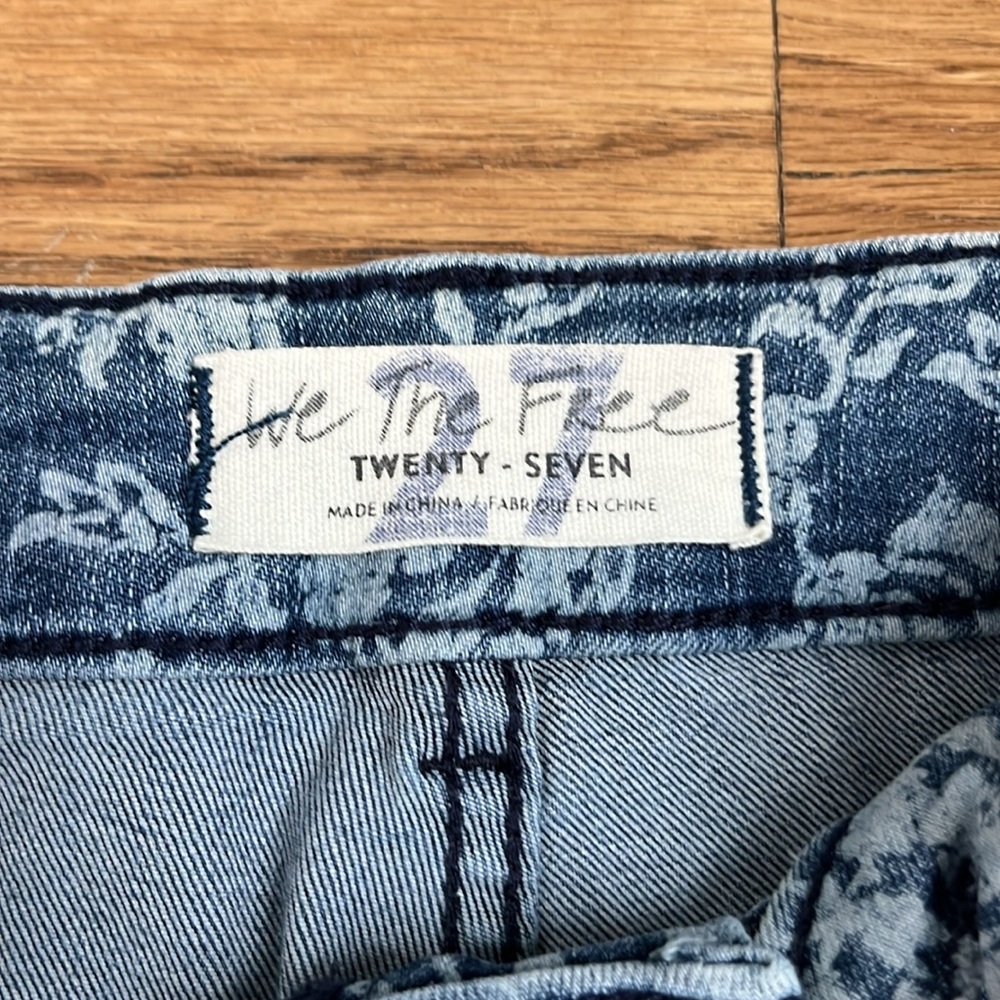 We the Free Women’s Bell Bottom Jeans in Boho Floral Pattern Denim - Picture 5 of 7